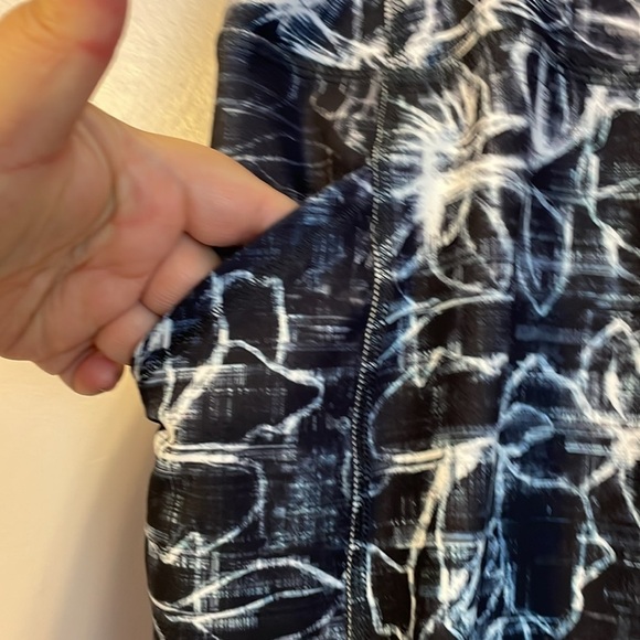 Spyder Active Floral Black Blue White Cropped Athletic Leggings size L - Picture 9 of 16